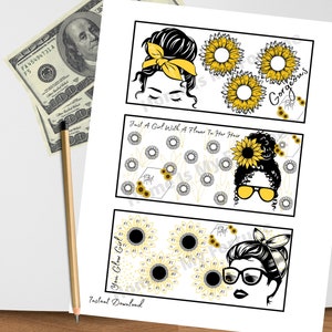Op de afbeelding: Drie digitale ontwerpen met een vrouw met een zonnebloem in haar haar. Het eerste ontwerp zegt "Just a girl with a flower in her hair". Het tweede ontwerp zegt "Gorgeous". Het derde ontwerp zegt "You Glow Girl".
