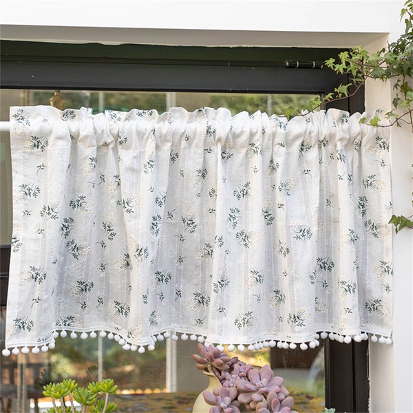 Paire De Feuilles Vertes Romantiques Fleurs De Lys Jaunes Impression Sur Des Rideaux De Café En Coton Blanc Garniture De Pompon Bas, Rideau De Cuisine Salle De Bains Salon