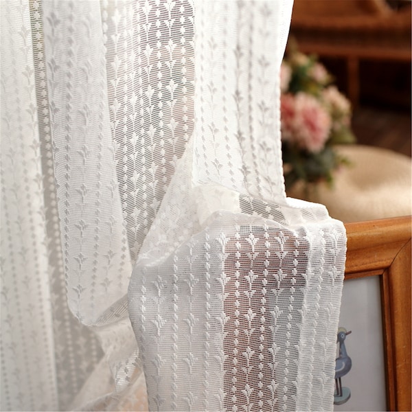 Jacquard de rayas florales pequeñas de encaje blanco en tela de cortina de encaje transparente, paneles de cortinas de bolsillo de barra, líneas de flores pequeñas líneas de puntos blancos