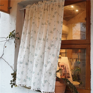 Par de ramas verdes, flores amarillas lilas, cortinas de café transparentes de algodón hueco, pompones, cortinas de cocina de granja, cortina de cocina, baño