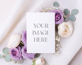 Maquette d'invitation de roses violettes, lin, téléchargement immédiat, pose à plat, maquette d'objet intelligent PSD, photographies de stock, fête de mariage