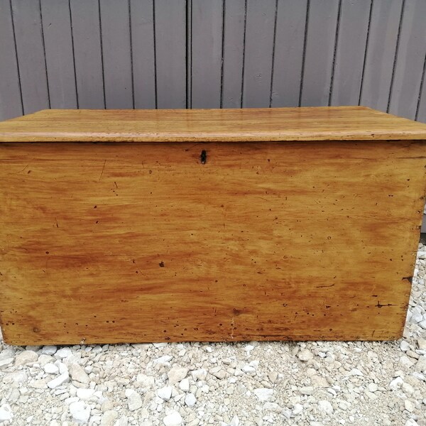 Lovely antique victorian Pine Blanket chest