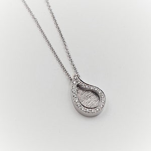 White gold necklace with a diamond-studded drop pendant, 18k white gold.