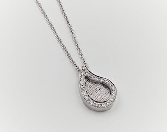 18k White Gold Diamond Drop Pendant Necklace
