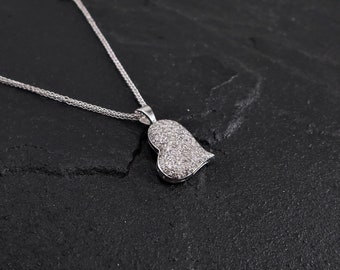 White gold heart pendant, set with diamonds, 18k white gold.