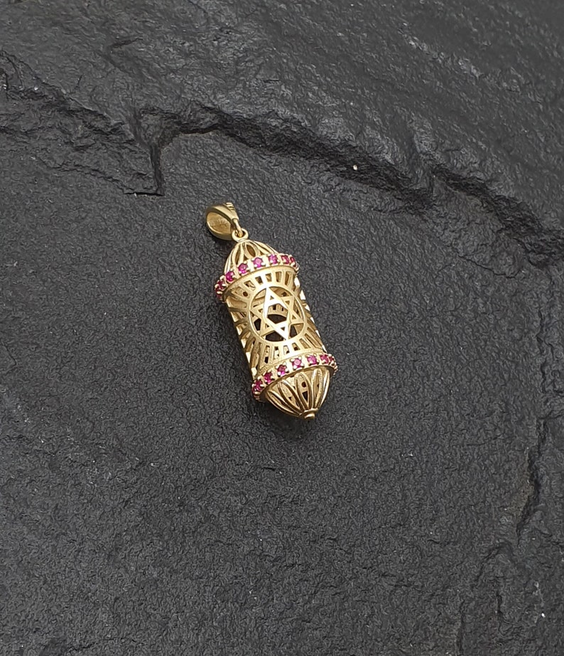 Pendentif plaqué argent étoile de David incrusté à la main de terre et