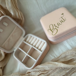 Personalized jewelry box / organizer / bridal jewelry / wedding / gift / jewelry storage / jewelry box / bride / maid of honor