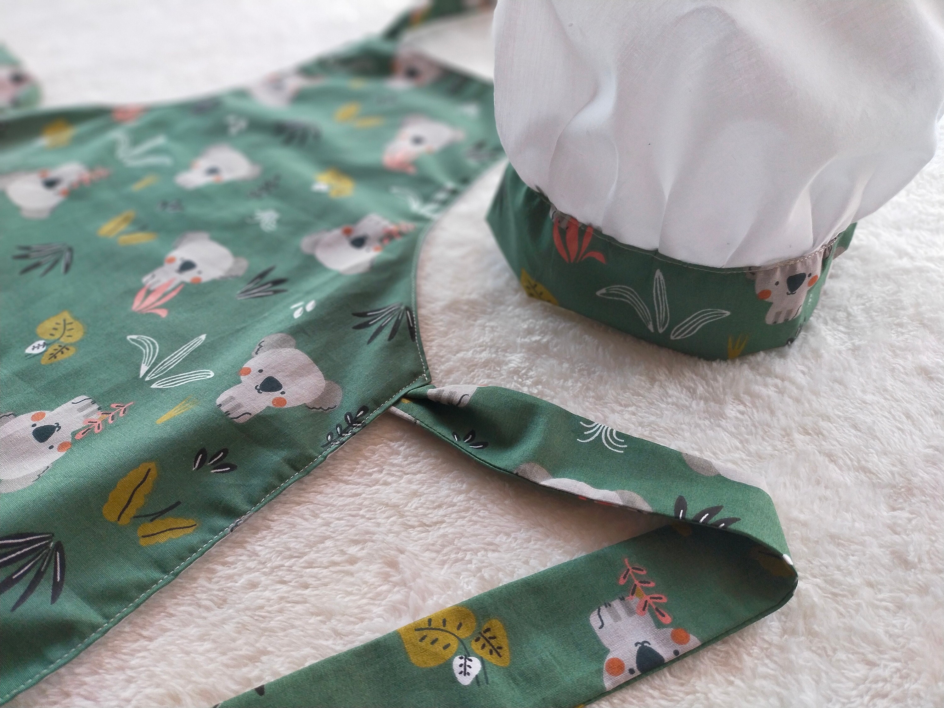 Tablier et Toque Chapeau de Chef Enfant - Ensemble Petit Cuisinier Cuisine Pâtisserie Cadeau Origina