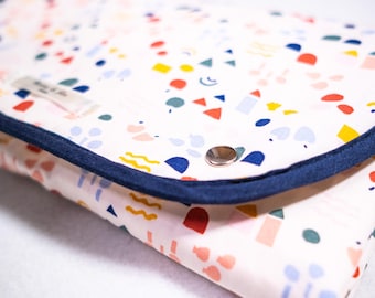 Matelas à langer de voyage - Tapis à langer nomade et portable - Jolis motifs doux - Cadeau de naissance original et pratique - Coton bio