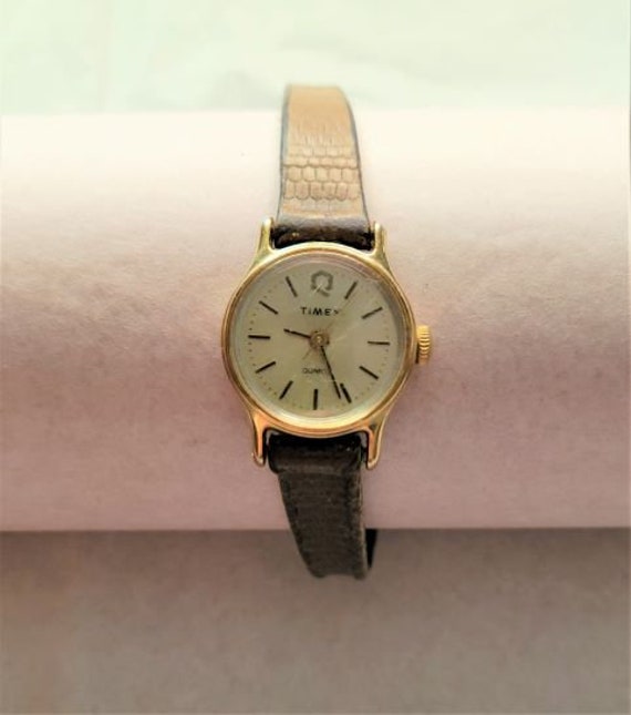 vintage-womans-quartz-wrist-gem