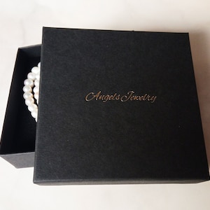 Milieuvriendelijke geschenkverpakking en gepersonaliseerde boodschap. NIET INDIVIDUEEL AANKOOPBAAR. Alleen voor sieraden gekocht in deze winkel