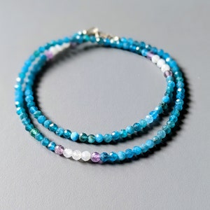 Halskette aus Apatit, Aquamarin und Amethyst. Halskette aus Natursteinen