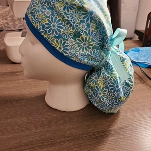 Ponytail scrub cap