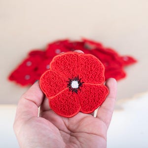 Rode klaproos chenillepatch | 3D-bloemapplicatie | Varsity-jack aannaaibaar (7 cm)