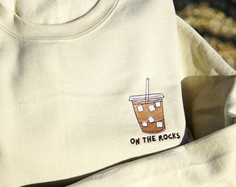 On The Rocks Eiskaffee Sweatshirt | Besticktes Sweatshirt | Ästhetisches Sweatshirt | Rundhals-Sweatshirt | Pullover | Kaffee Sweatshirt