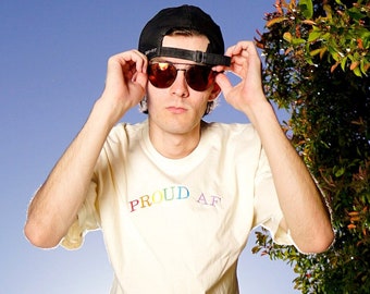 T-shirt fier de fierté d'arc-en-ciel d'AF | T-shirt fierté LGBTQ+ | Fierté | Fierté brodée | Broderie fière | T-shirt brodé | T-shirt esthétique