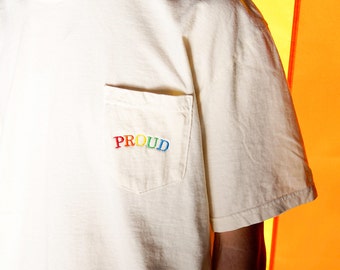 T-shirt avec poche fier arc-en-ciel | Chemise fierté LGBTQ+ | Broderie Fierté | Brodé | -shirt esthétique | Chemise fière de l'arc-en-ciel