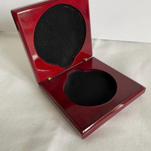 Polished Wood Medal Presentation Case for 60mm or 70mm Medals, Personalise with Engraved Plate, Corporate, Sporting Events, Special Gift Box