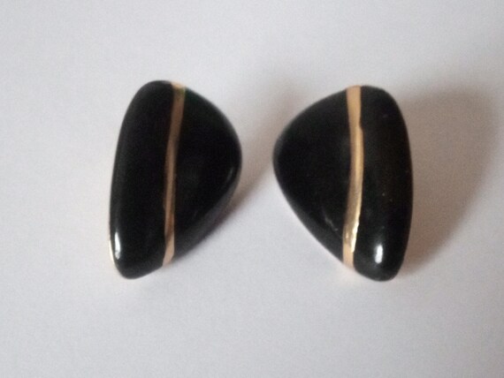 Beautiful black gold plated stud earrings, enamel… - image 1