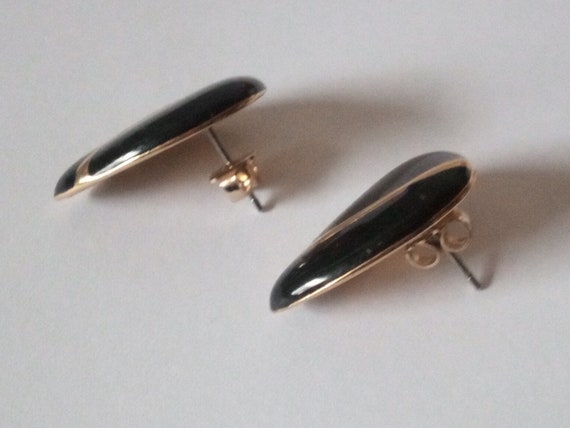 Beautiful black gold plated stud earrings, enamel… - image 2