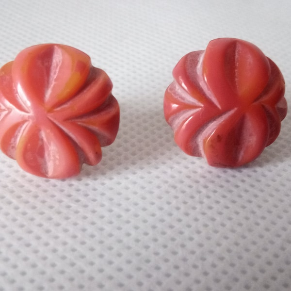 Vintage 1940er Ohrclips Korallefarben Celluloid Drehverschluss Ohrschmuck. Sehr gut! Coral colour celluloid  round clip-on earrings