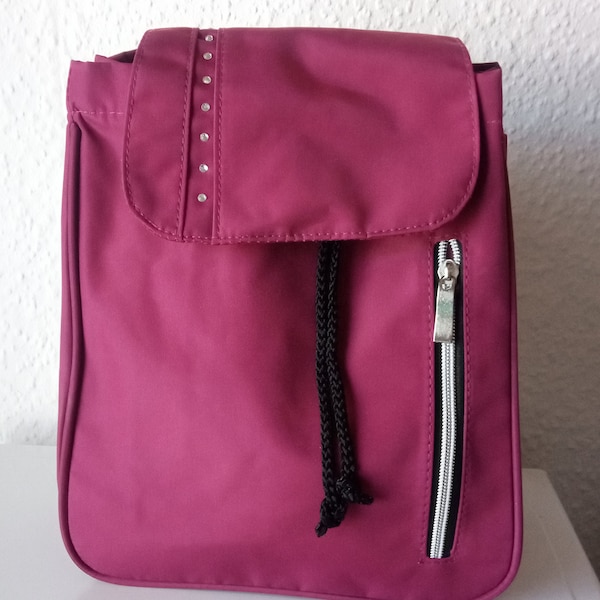 Vintage Retro City Rücksack, Polyester, Bordeaux farben mit steinen Statement. Ausgezeichnet Zustand! Wine-red backpack bag with stones.