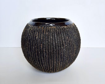 Ceramic Flower Vase/ Contemporary handmade vase/ Ceramic decor for the interior/ Black vase/ Birthday gift, housewarming/ Gift to a friend
