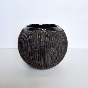 Ceramic Flower Vase/ Contemporary handmade vase/ Ceramic decor for the interior/ Black vase/ Birthday gift, housewarming/ Gift to a friend