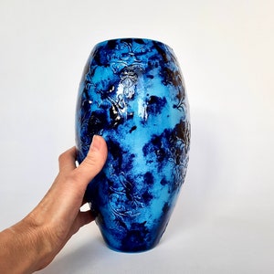 Niebieski ręcznie robiony ceramiczny wazon na kwiaty / nowoczesny wazon na kwiaty / dekoracja wnętrz / prezent urodzinowy / prezent dla niej / Wazon - wzory zimowe