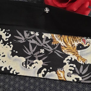 Pochette pour masque facial. Tissu japonais motif tigre