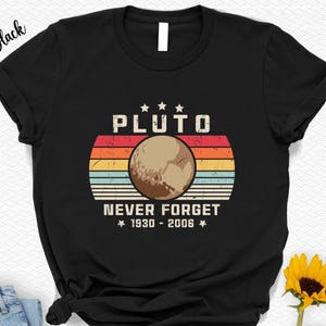 Retro Pluto Never Forget T-Shirt: Astronomy Gift