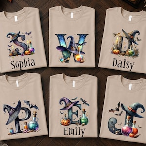 Personalisiertes Halloween-Shirt mit Initialen: Gruseliges Hexenhut-Monogramm-T-Shirt