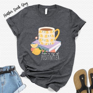 Prenez une tasse de positivitea, T-shirt amateur de thé, accro au thé, thé, cadeau pour des amis, cadeau maman, chemise amateur de thé, chemise positive, t-shirt thé
