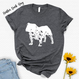 Maglietta con bulldog inglese a fiori: regalo ideale per amanti e amanti dei cani.