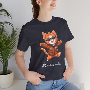 Fantasy Book Lover-T-shirt: Broccoli Cat Graphic, Onyx Storm-shirt Heather Navy