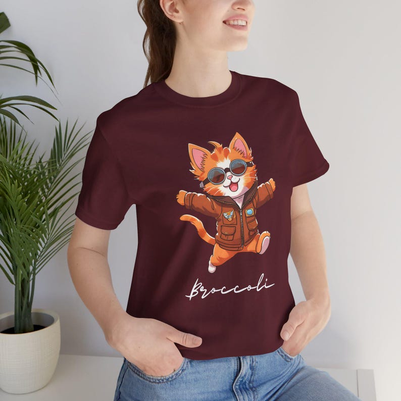 Fantasy Book Lover-T-shirt: Broccoli Cat Graphic, Onyx Storm-shirt Maroon