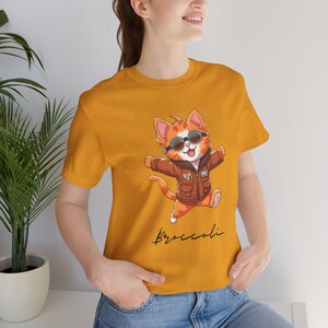 Fantasy Book Lover-T-shirt: Broccoli Cat Graphic, Onyx Storm-shirt Mustard