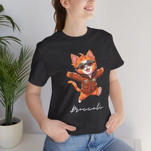 Fantasy Book Lover-T-shirt: Broccoli Cat Graphic, Onyx Storm-shirt Dark Grey Heather