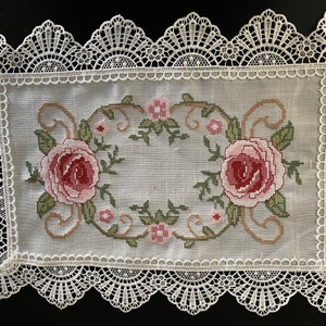 A&MT Vintage Venice Lace with Floral Cross Stitch Embroidered Linen Placemats: 12x18&quot; Oblong, Set of 4 pieces ,White