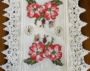 Vintage Venice Lace Placemats: Floral Cross Stitch Linen, Set of 4