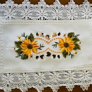 Vintage Placemats – Elegant Lace Trim with Cross-Stitch Embroidery, Daily Table Decor for Dining Room, Kitchen, or seasons Gift.White,