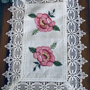 Vintage Placemats – Elegant Lace Trim with Cross-Stitch Embroidery, Daily Table Decor for Dining Room, Kitchen, or seasons Gift.White, Beige