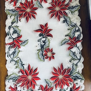 AMT Christmas Holiday  Poinsettia Embroidered Placemats: 12x18&quot; Rectangular,  Set of 4 Pieces  - Organdy, white