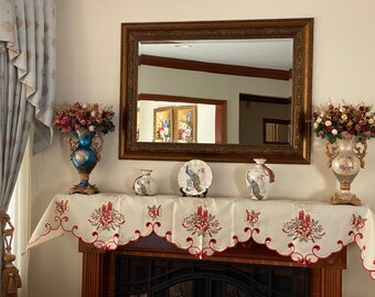 A MT Vintage Christmas Holiday Floral Poinsettia Mistletoe and