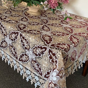 AMT Elegant Luxurious Vintage  Lace Embroidered Linen Linen Table Cloths - Burgundy