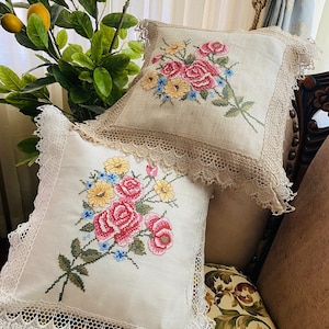 Vintage Lace Pillow Cover: Cross Stitch Floral Embroidered Cushion (16&quot;x 16&quot;)