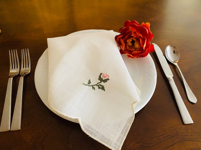 17x17 BeigeWhite A/&MT Floral Embroidered LinenCloth Reusable Dinner Napkins; Set of 4 pieces