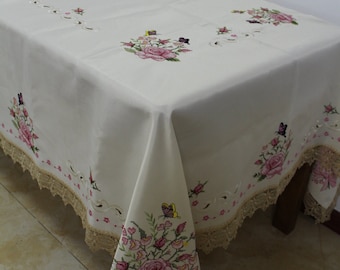 Mantel de encaje veneciano vintage: lino bordado con flores rosas en punto de cruz