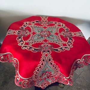 AMT Embroidery Luxury Holiday Christmas Golden thread Embroidered Poinsettia Linen Table Topper: Red 36 x 36&quot; SQ./Rd.