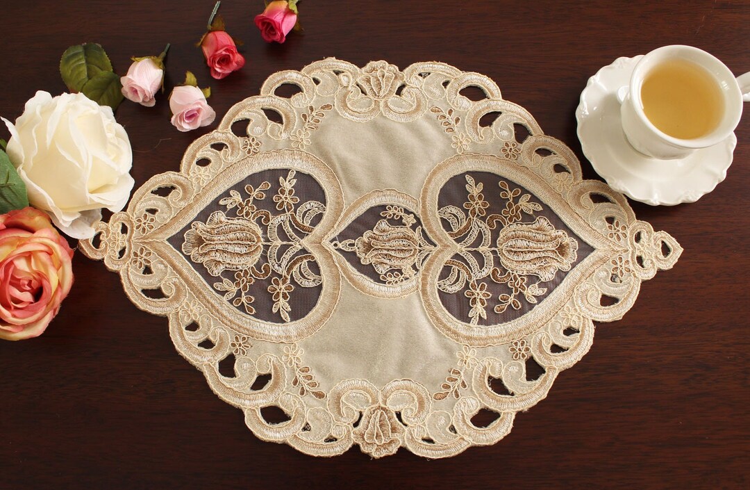 AMT Elegant European Style With Luxurious Embroidered Linen Placemats